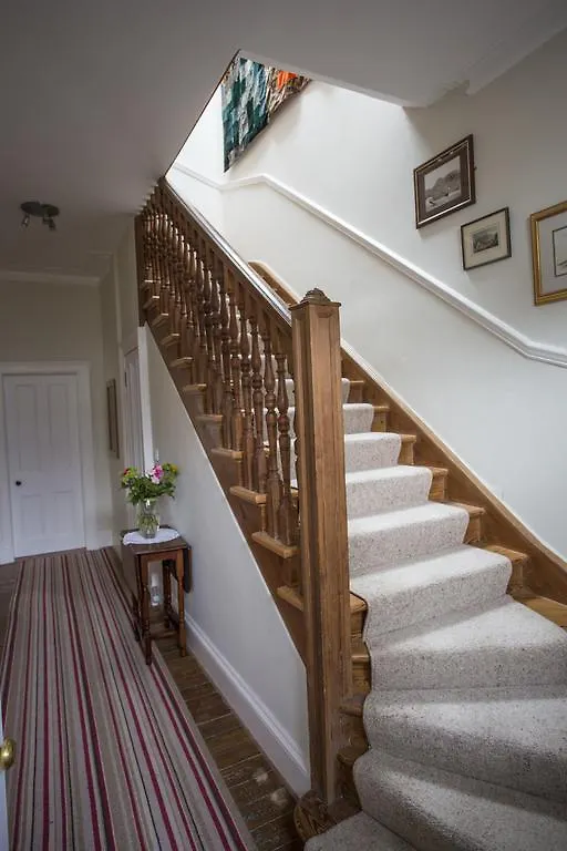 Doris Crook B&B Edinburgh Bed & Breakfast